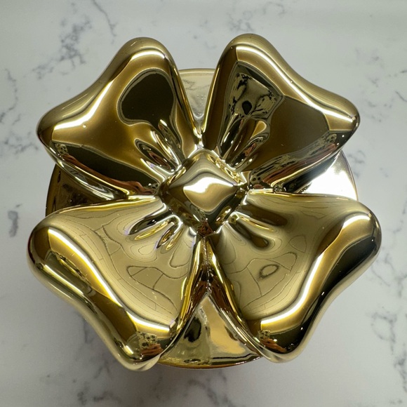 Bath and Body Works The Perfect Christmas Decorative Bow Lid 3 Wick Candle 2025 - Picture 6 of 8